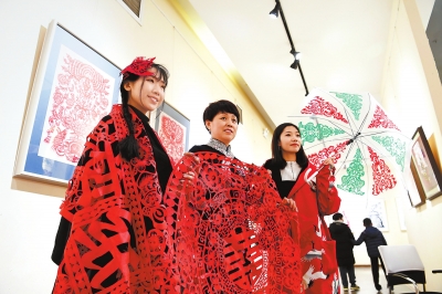 “民风·民韵·民萃——甘肃剪纸艺术十人精品展”在甘肃艺术馆举办