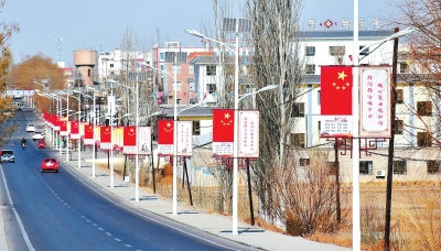 酒泉肃州区社会主义核心价值观宣传牌匾成为一道道亮丽的风景
