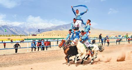 中国丝路大赛马活动在肃南县索朗格国际赛马场举行