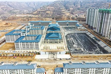 图为即将建成的庆城县陇东中学新建