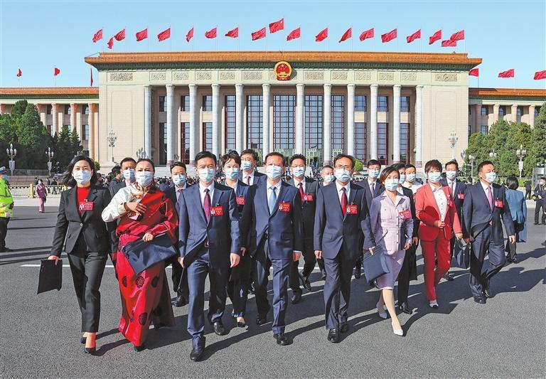 《无极5登录_凝心聚力向未来——党的二十大甘肃省代表团掠影》